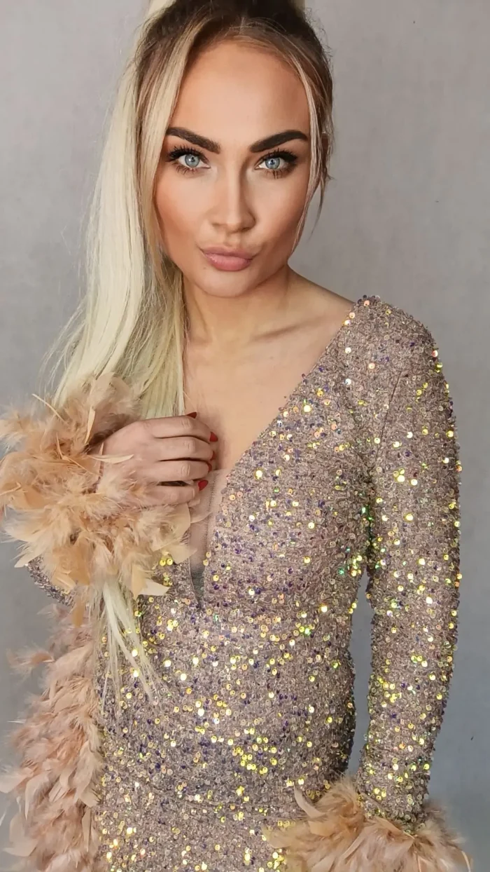 Sukienka cekinowa - obrazek 2