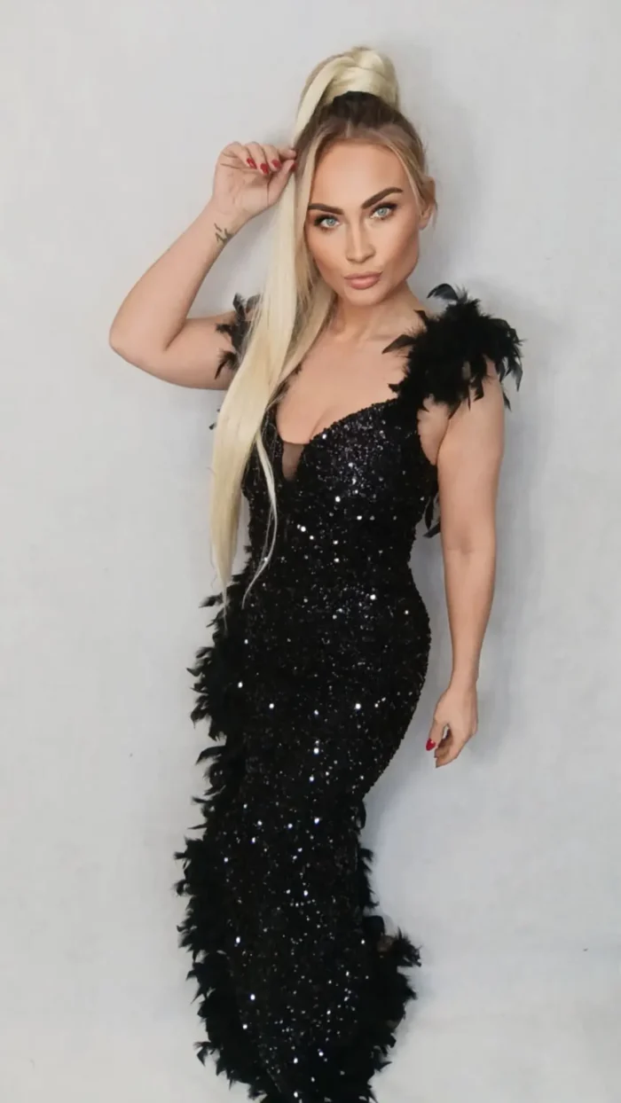 Sukienka cekinowa - obrazek 5