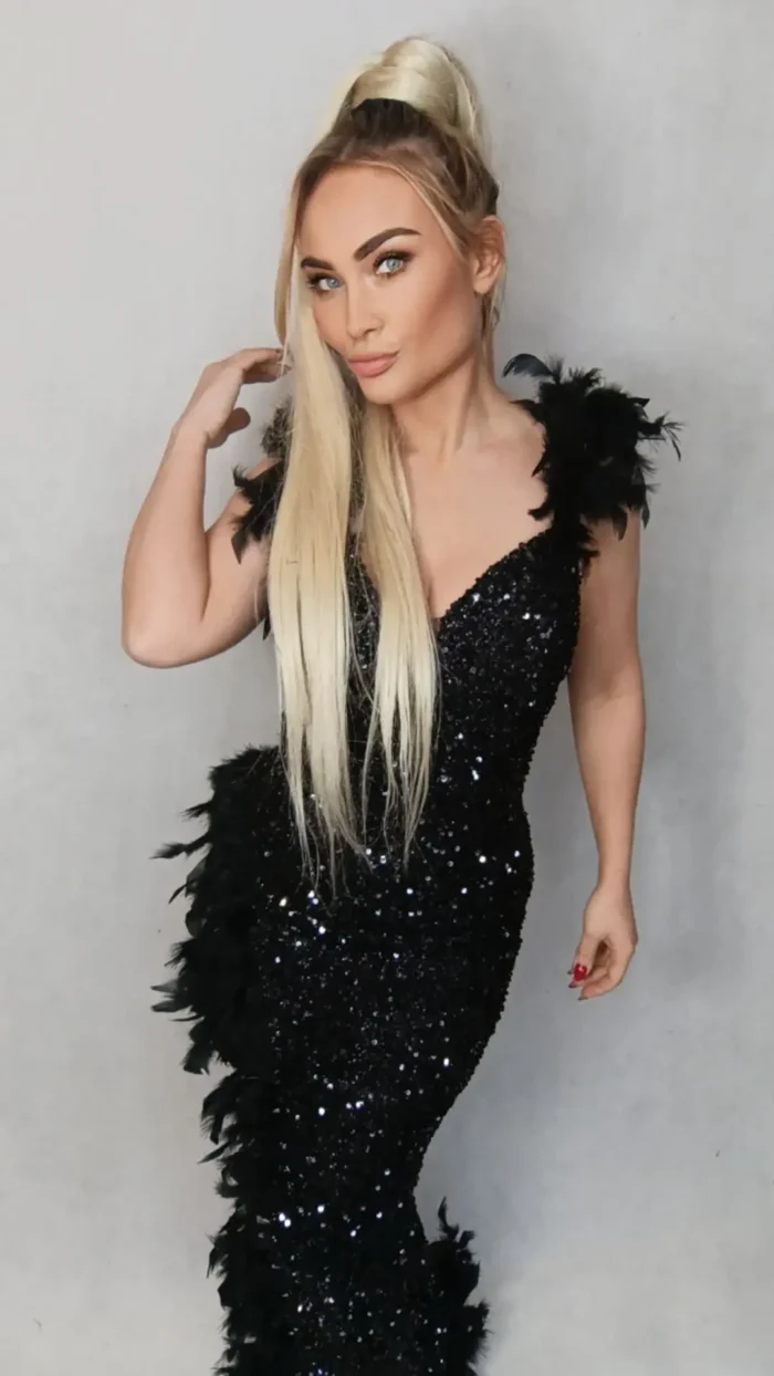 Sukienka cekinowa - obrazek 9